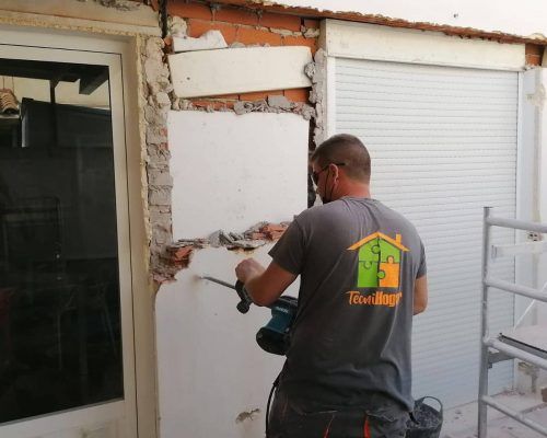 Albañileria, adaptacion de hueco para colocacion de ventanal